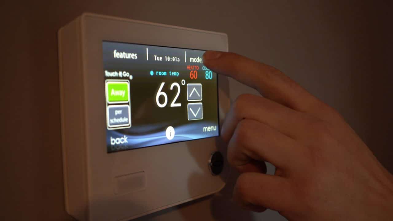 https://www.leecompany.com/wp-content/uploads/2022/06/13-Benefits-of-Installing-a-Smart-Thermostat-in-Your-Home-1280x720.jpg