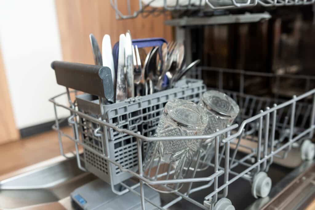 Extend the lifespan of your dishwasher - Lee Company